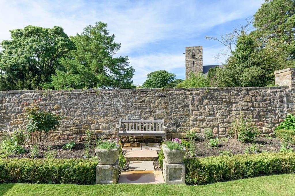 10 Bed Stunning House In Village, With Hot Tub Ovingham 외부 사진
